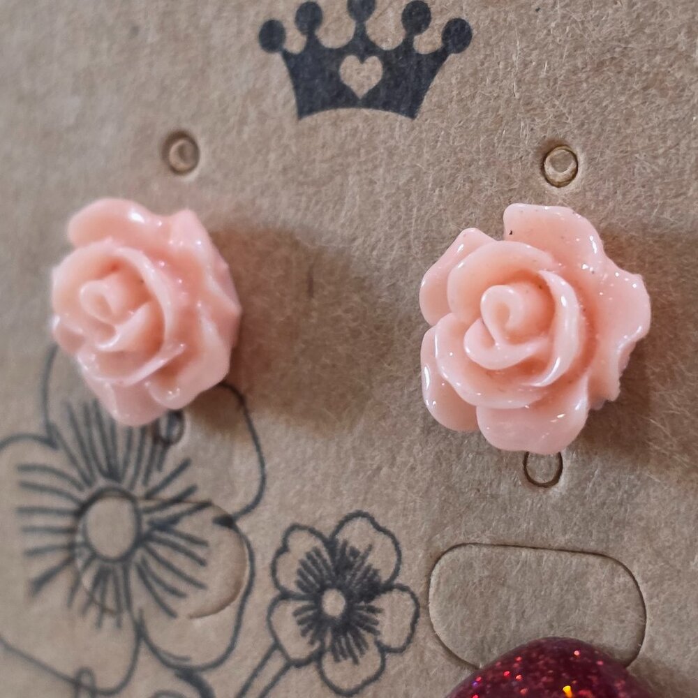 NOS Pale Pink Floral Rose 3D High Detail Flower Stud Pierced Earrings - Picture 2 of 8